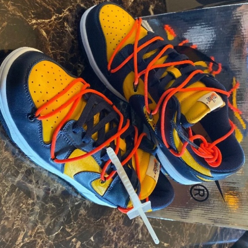 UniversityGoldXSbDunk - Picture 3 of 5